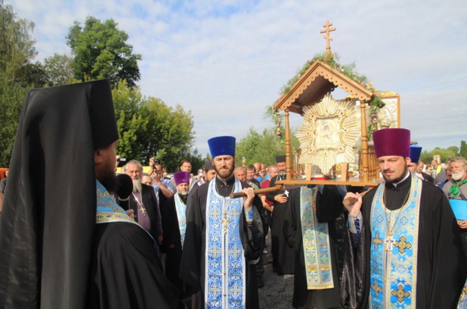 Pilgrims of Cross Procession – 2016 prayed at a memorial to Heaven’s Hundred