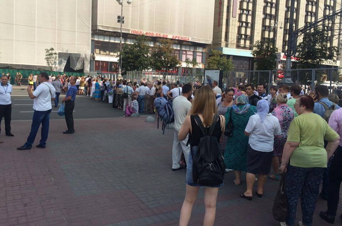 У Києві для учасників Хресного ходу замість 20 металошукачів встановили 5