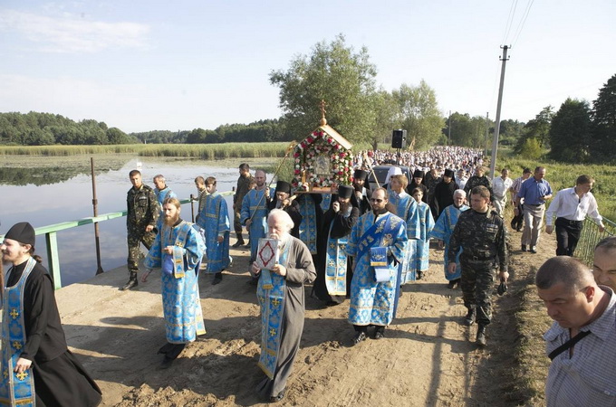 On August 2 there was held a Cross Procession of the UOC in Western Ukraine to honor “Pochaevskaya” icon of the Mother of God