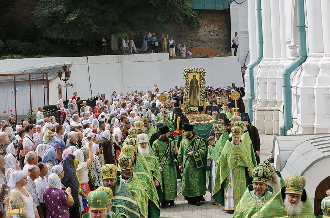 Тисячі віруючих в Святогірській Лаврі вшанували пам'ять преподобного Іоанна Затворника (ФОТО, ВІДЕО)