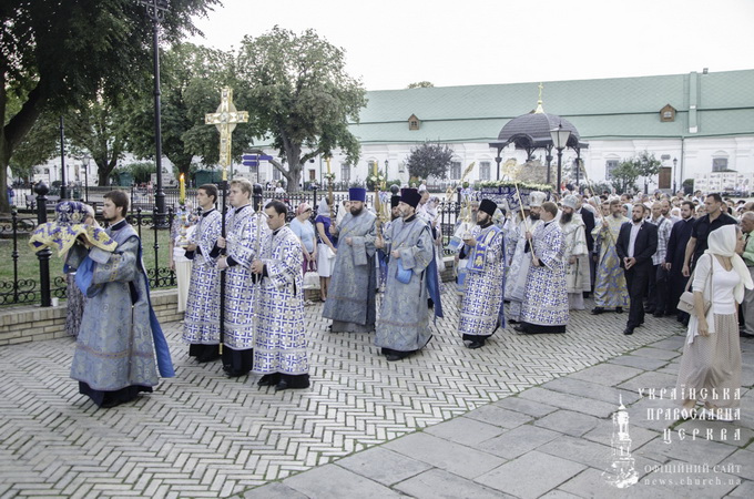 В Киево-Печерской Лавре состоялось всенощное бдение с чином погребения Плащаницы Божией Матери (ФОТО)