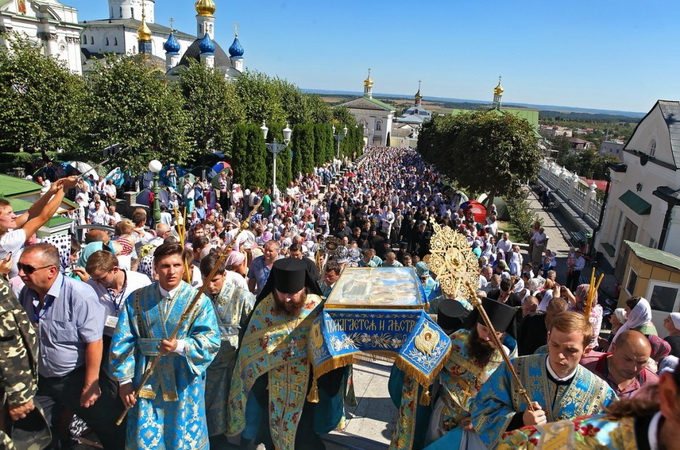 В Почаевской Лавре праздник Успения Божией Матери собрал десятки тысяч верующих  (ФОТО)