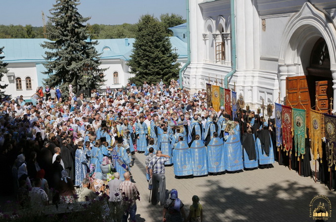 В престольный праздник в Святогорской Лавре молились более 2 тысяч верующих (ФОТО)