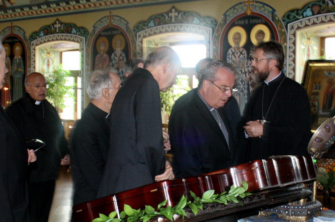 Католицькі єпископи з Італії вклонилися святиням Київської Лаври