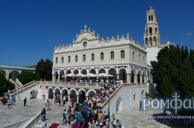 Thousands of pilgrims flock to Holy Island of Tinos