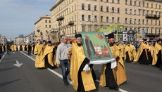 Хресним ходом у пам'ять святого Олександра Невського в Санкт-Петербурзі пройшли 50 тисяч людей (ФОТО)