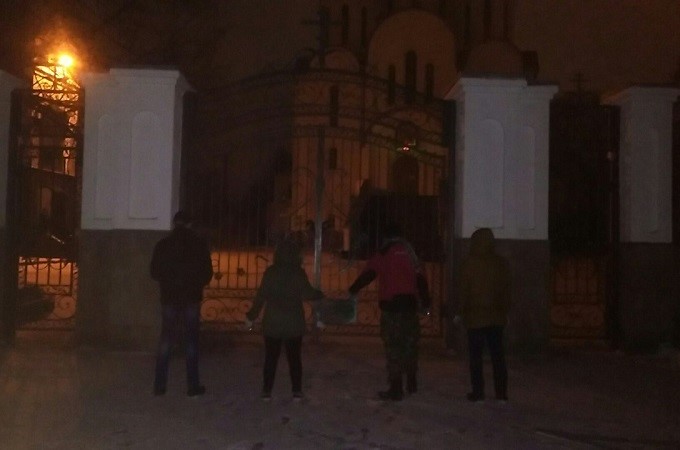 Right Sector attacks the UOC shrine in Ternopol at night