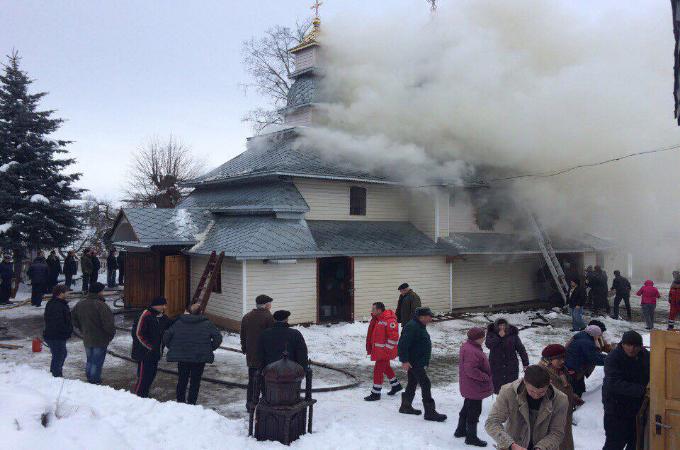 У Львівській області вдалося врятувати від пожежі церкву УПЦ ХІХ століття (ВІДЕО)