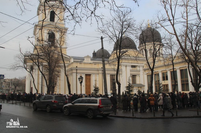 25 тысяч верующих молились перед мощами великомученика Пантелеимона в Одессе (ФОТО, ВИДЕО)