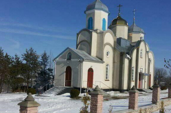 Раскольники села Кинаховцы не смогли захватить храм, но обещали вернуться