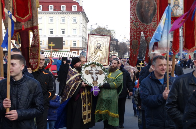 У Рівному День Торжества Православ'я відсвяткували двохтисячним Хресним ходом (ФОТО, ВІДЕО)