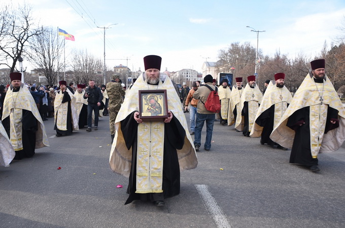 Запорізькі віруючі набули нову святиню з дна Дніпра