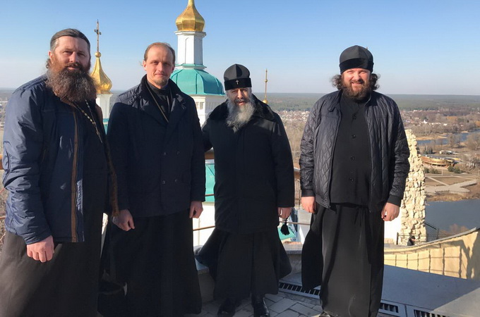 Запад – Востоку: православные волонтеры доставили в Святогорскую Лавру помощь из Ровно