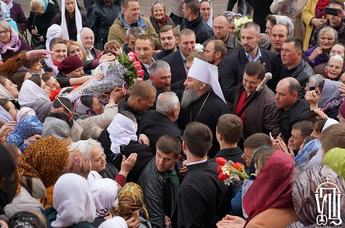 Світлу Седмицю Предстоятель та віряни УПЦ завершили всенічним бдінням у Чернівцях (ФОТО)