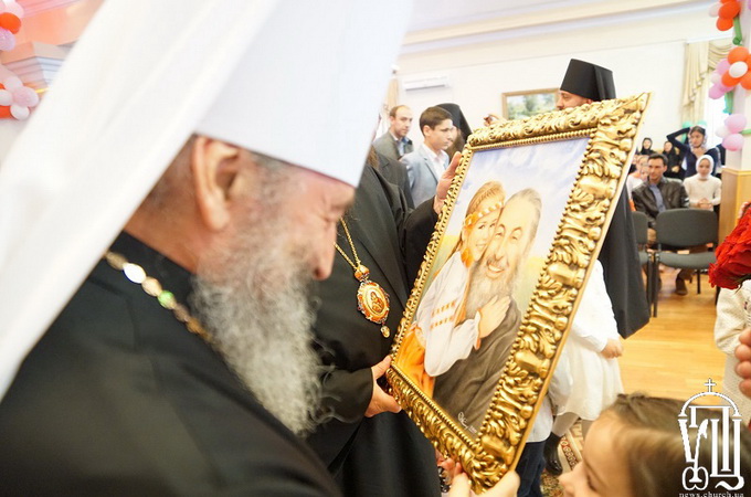 Подяка Предстоятелю: Підопічні з Буковини намалювали привітання Архіпастирю УПЦ (ФОТО)