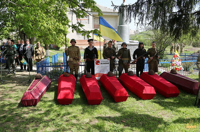 Монахи Святогорской Лавры перезахоронили воинов Великой Отечественной войны