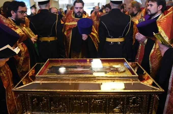 Relics of St. Nicholas from Italy met by thousands of believers at Christ the Savior Cathedral