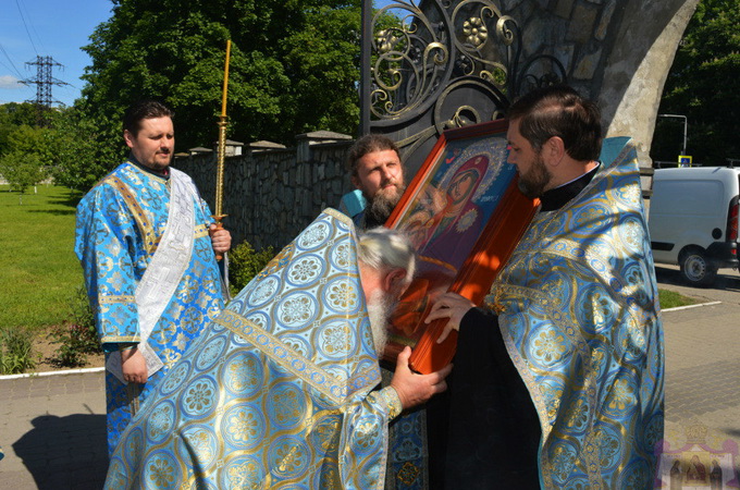 В Ивано-Франковск с Афона прибыла икона Божьей Матери Млекопитательница (ФОТО)