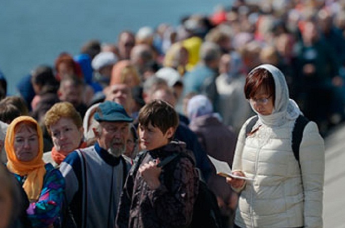 More than 100 thousand people venerate relics of Nicholas the Wonderworker in Moscow (VIDEO)