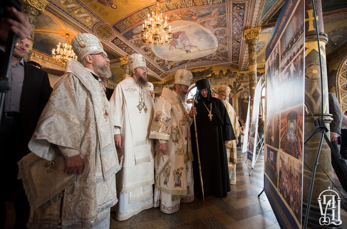 У Київській Лаврі відкрилась фотовиставка про новітню історію УПЦ (ФОТО)