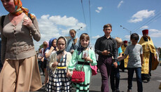 В Ровно несколько сотен детей прошли крестным ходом (ФОТО)