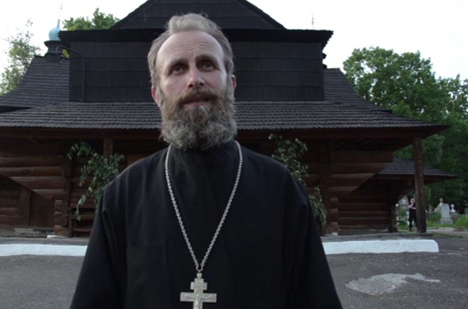 Радикалы: Храм в Коломые мы забираем. Это – наша хата! (ВИДЕО)