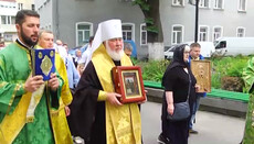 Сотни верующих встречали в Ровно мироточивую икону преподобного Гавриила (Ургебадзе)