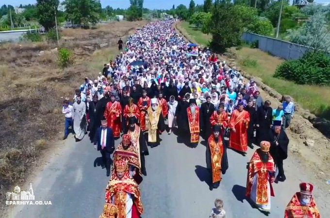 В Белгород-Днестровском прошел многотысячный Крестный ход в честь Иоанна Сочавского (ФОТО, ВИДЕО)