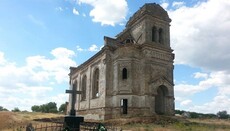 Krasnopolie activists do not allow an erotic photo shoot in an abandoned church