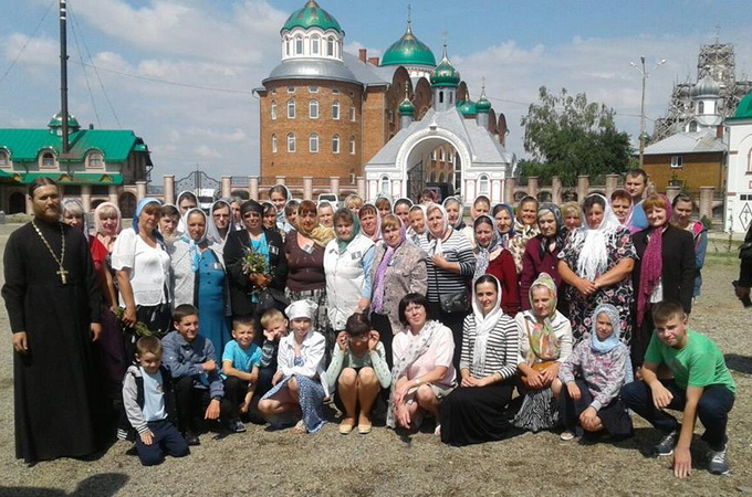 Слепые паломники с Волыни поклонились святыням Черновицкой епархии УПЦ