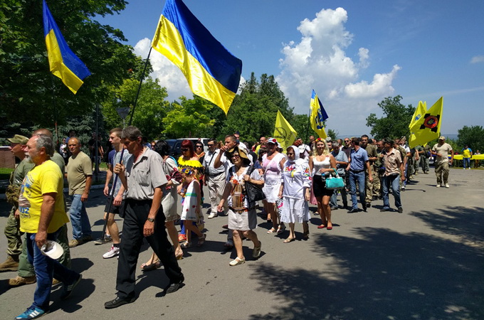 В Белгород-Днестровском радикалы потребовали выделить землю несуществующей общине УПЦ КП