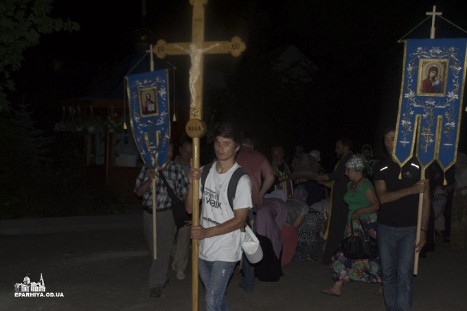 A night cross procession held around Odessa (PHOTO)