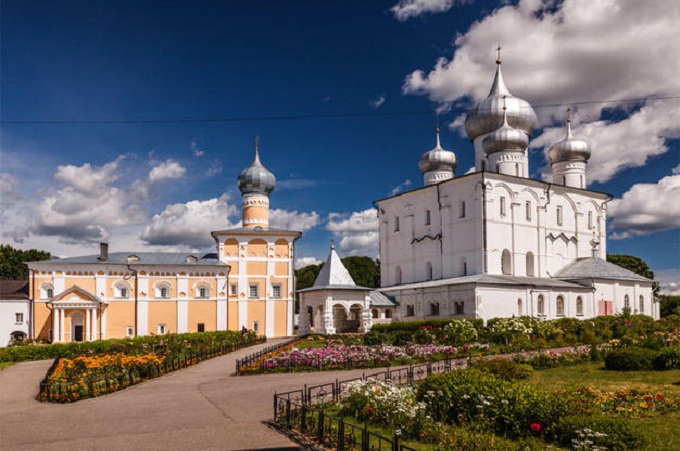 Gospel weighing 32 kg restored in Novgorod