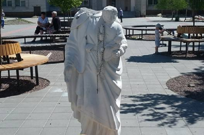 Sculpture of Theotokos beheaded in Lvov