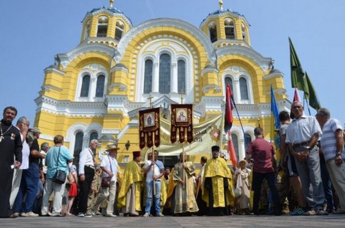 A mere two thousand people take part in the Cross Procession of Kiev Patriarchate