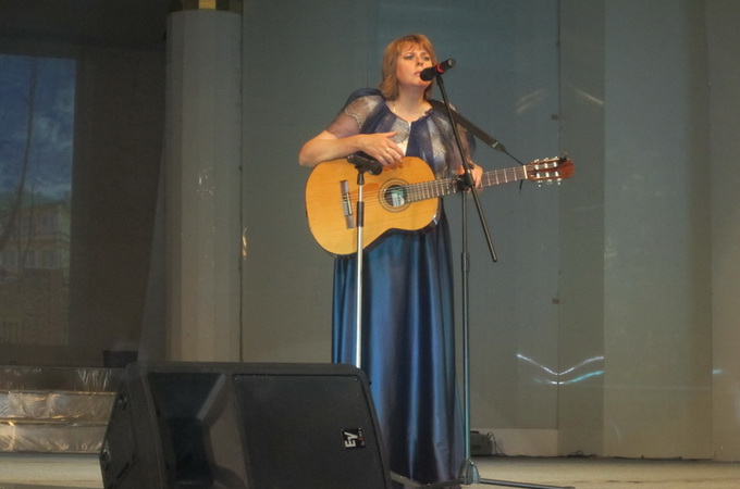 Православная певица из Петербурга выступила с концертами для верующих Луганска