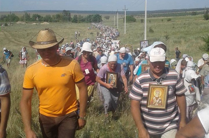 15 км до цели: международный Крестный ход вечером прибудет в Почаев (ФОТО)