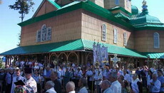 Жители села на Прикарпатье обвинили представителя КП в краже 700 тыс. грн