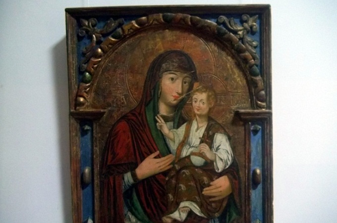 На Тернопольщине в церкви УПЦ КП прихожане заметили подмену старинной иконы