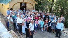 В селі Бутин пройшли перші богослужіння у тимчасовому храмі УПЦ (ФОТО)