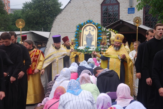 Крестный ход в Луцке собрал более тысячи верующих (ФОТО)