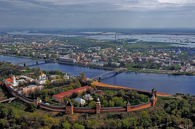 На руинах храма в Новгороде нашли самое большое граффити на глаголице