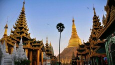 В Мьянме туристку посадили в тюрьму за отказ разуться в храме