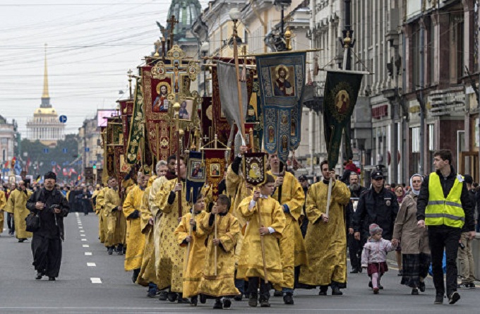 100 000 віруючих взяли участь у хресному ході в Петербурзі