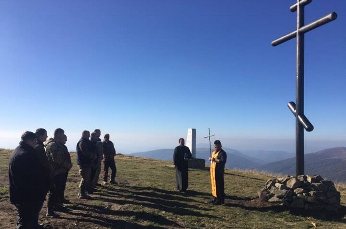 В долине Руна воссоздали сожженный поклонный крест 