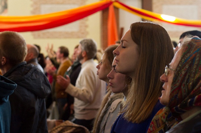 Католики-харизматы провели «огненную молитву» в Хмельницком