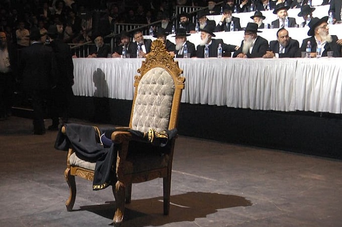 Стул раввина, якобы приносящий удачу, продают за 200 000 шекелей