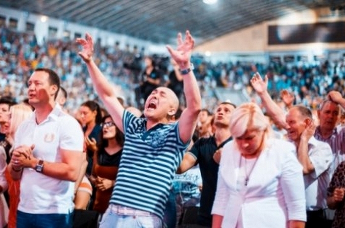 Причиной активизации деструктивных сект стала госполитика, – эксперт
