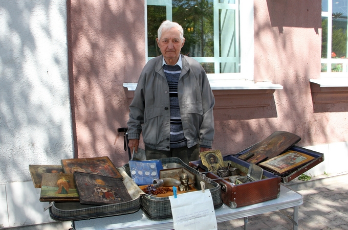 Украинцев обложат налогами за продажу икон