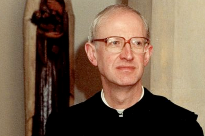 Обвиненный в педофилии британский священник сбежал с деньгами Ватикана